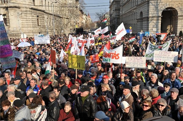 Szolidaritás: a kokárda és a zászló mindenkié