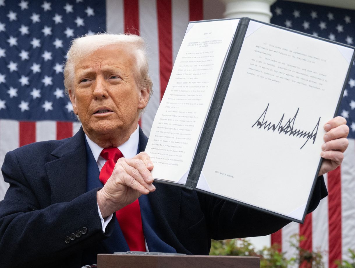 Trump: Hívogatnak az országok, hogy kinyalják a seggemet egy alkuért cserébe