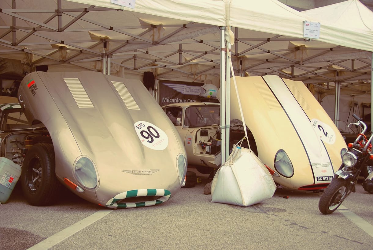 Amire Steve McQueen is kifújná a füstöt - képgaléria az elrajtolt Hungaroring Classicról