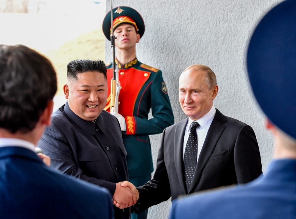Kim Dzsong Un „erősen fogja” Vlagyimir Putyin kezét, derül ki egy általa küldött levélből