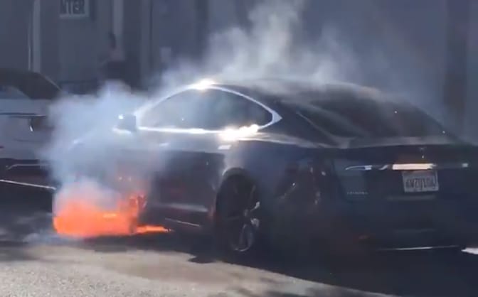 Kigyulladt a Tesla az ismert rendező alatt - videó