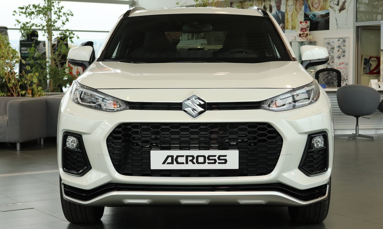 A legdrágább Suzuki: beültünk a 18,5 millió forintos Acrossba – fotógaléria