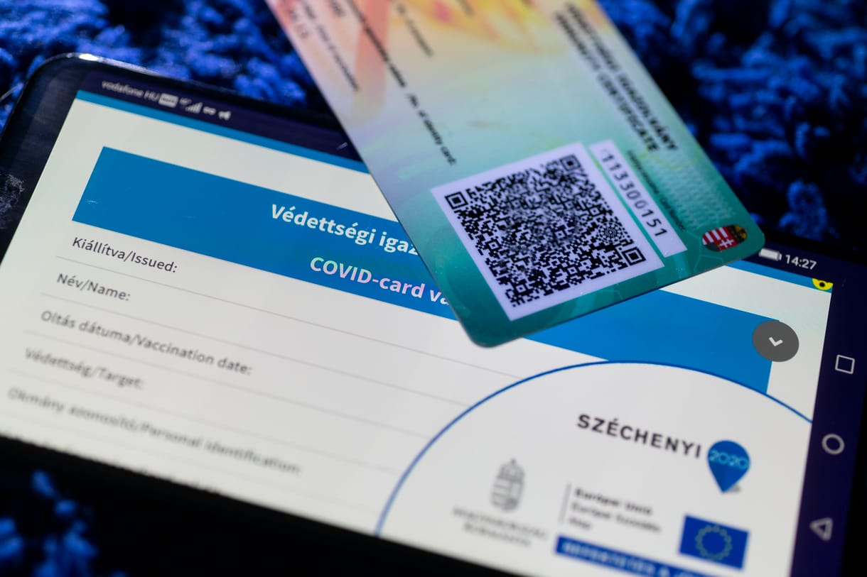 Szél Bernadett: Elvágja a kormány azokat, akik egészségügyi okból nem kaphatnak védőoltást
