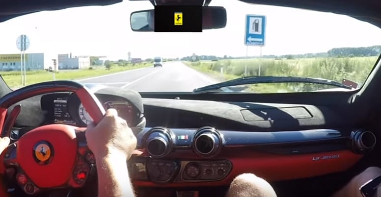 359-cel repesztenek egy szlovák rendszámos LaFerrarival – videó
