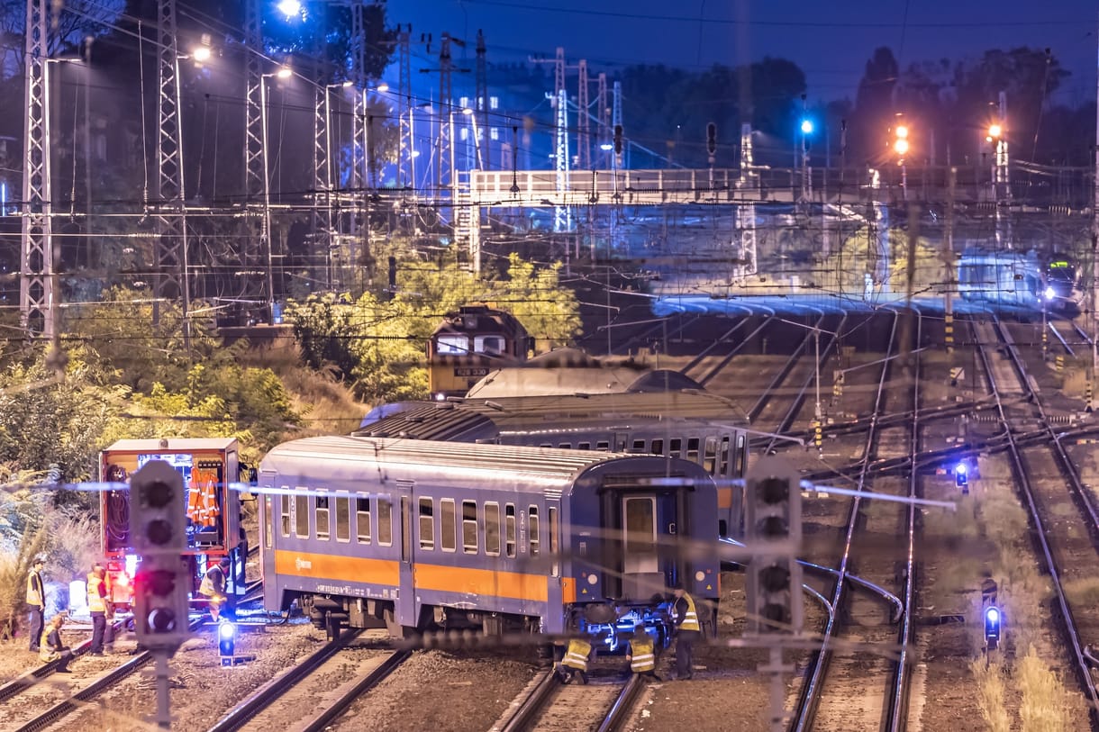24.hu: Büntetőeljárás indul a Keletiben kisiklott vonat ügyében