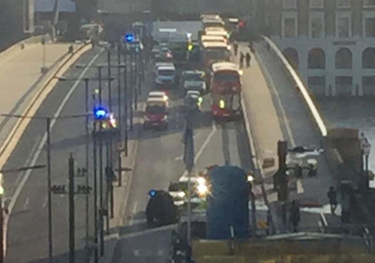 Terrortámadás történt a London Bridge-en, lelőtték a támadót