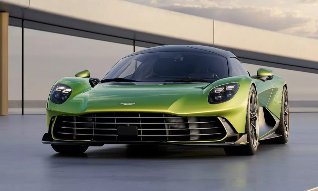 1079 lóerős hibrid V8-cal debütált az Aston Martin Valhalla