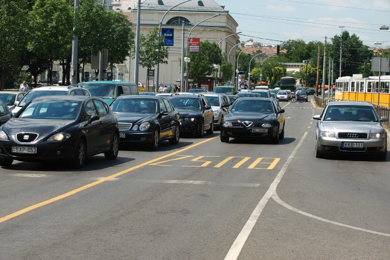 Ideiglenes buszsáv lesz a Kőbányai úton