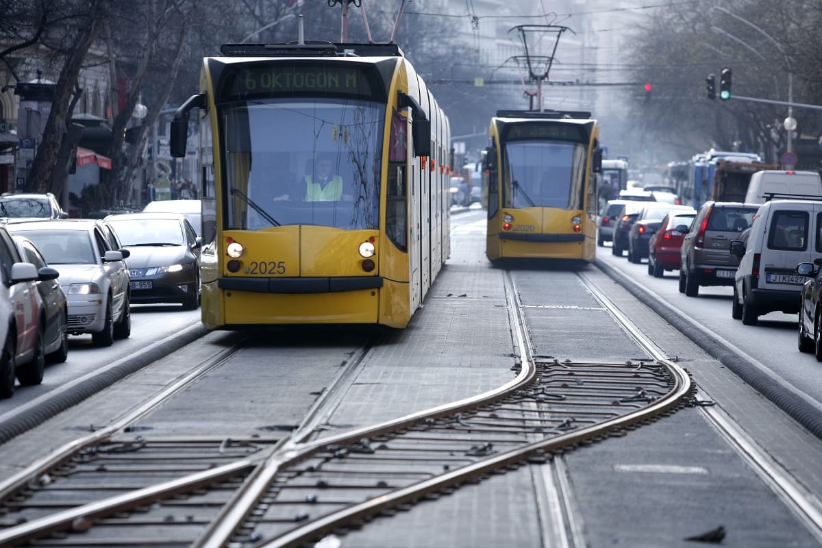 Meghalt egy 21 éves olasz diák Budapesten, miután elesett egy villamossínben