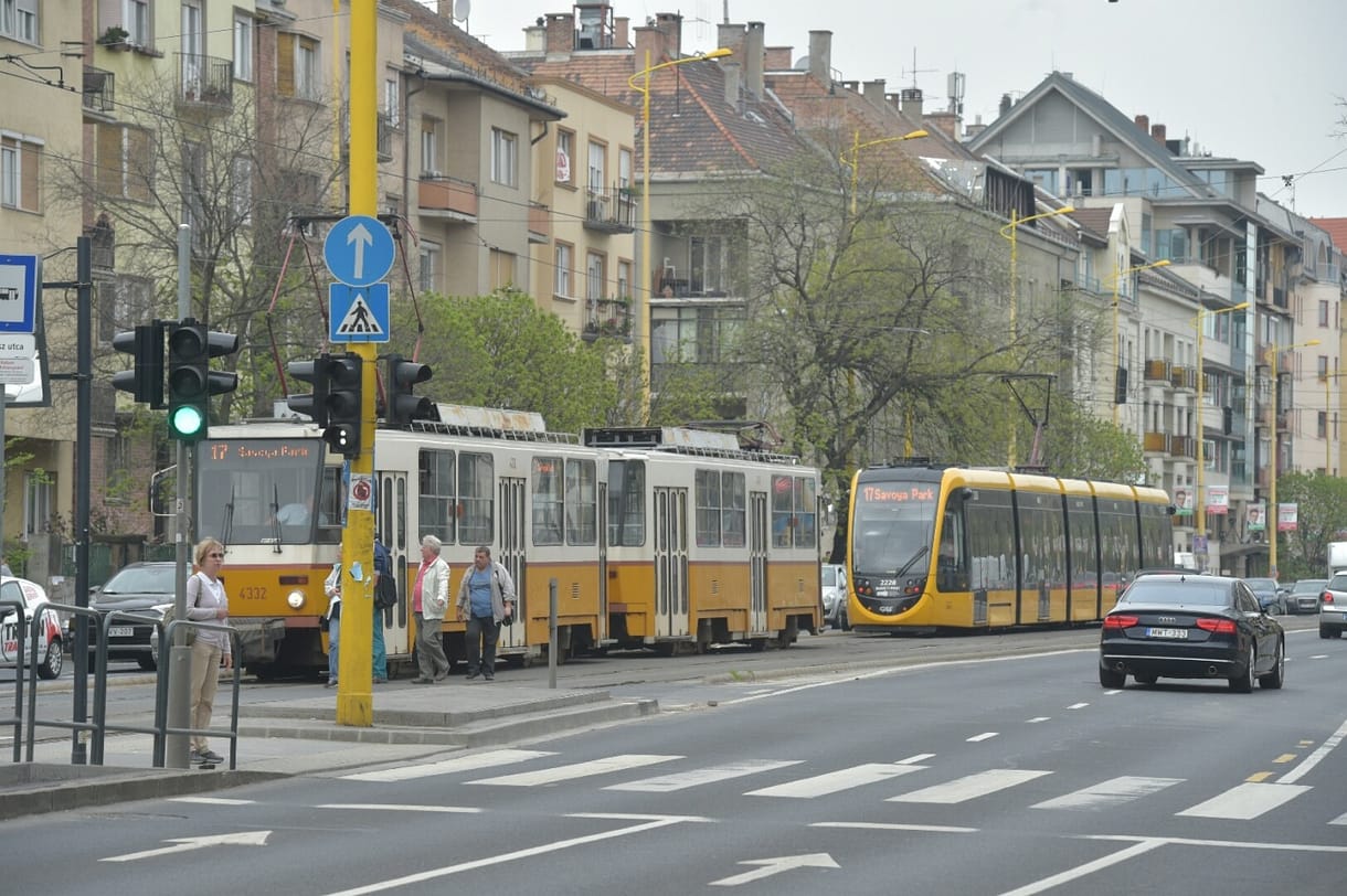 Elgázolt egy embert a villamos a Csörsz utcánál