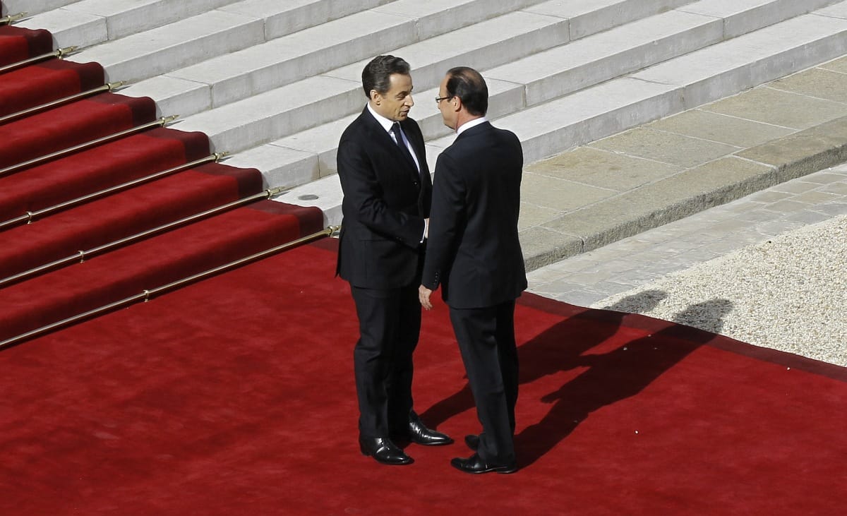 Hollande átvette az elnöki hatalmat