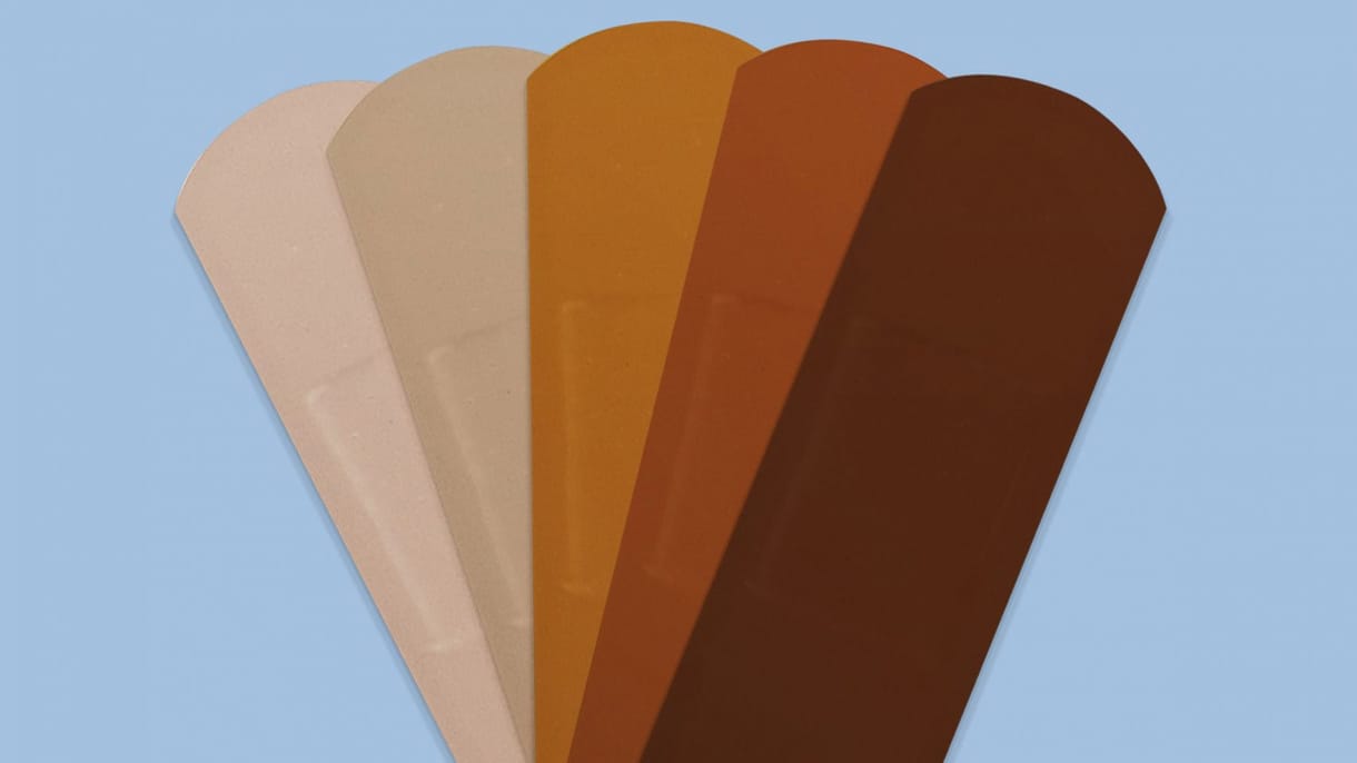 Barna és fekete ragtapaszokkal rukkolt elő a Band-Aid