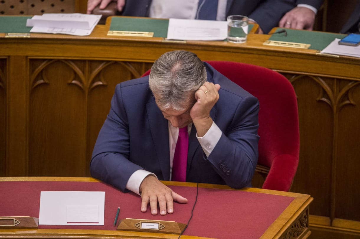 Lelassult a törvénygyár, de Orbán szügyig állt a vérben a Parlamentben