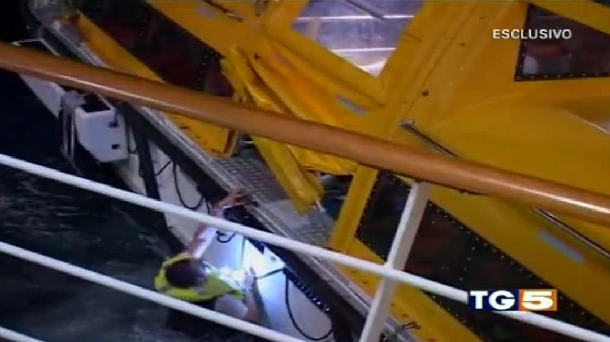 Drámai videofelvételt mutattak be a Costa Concordia evakuálásáról