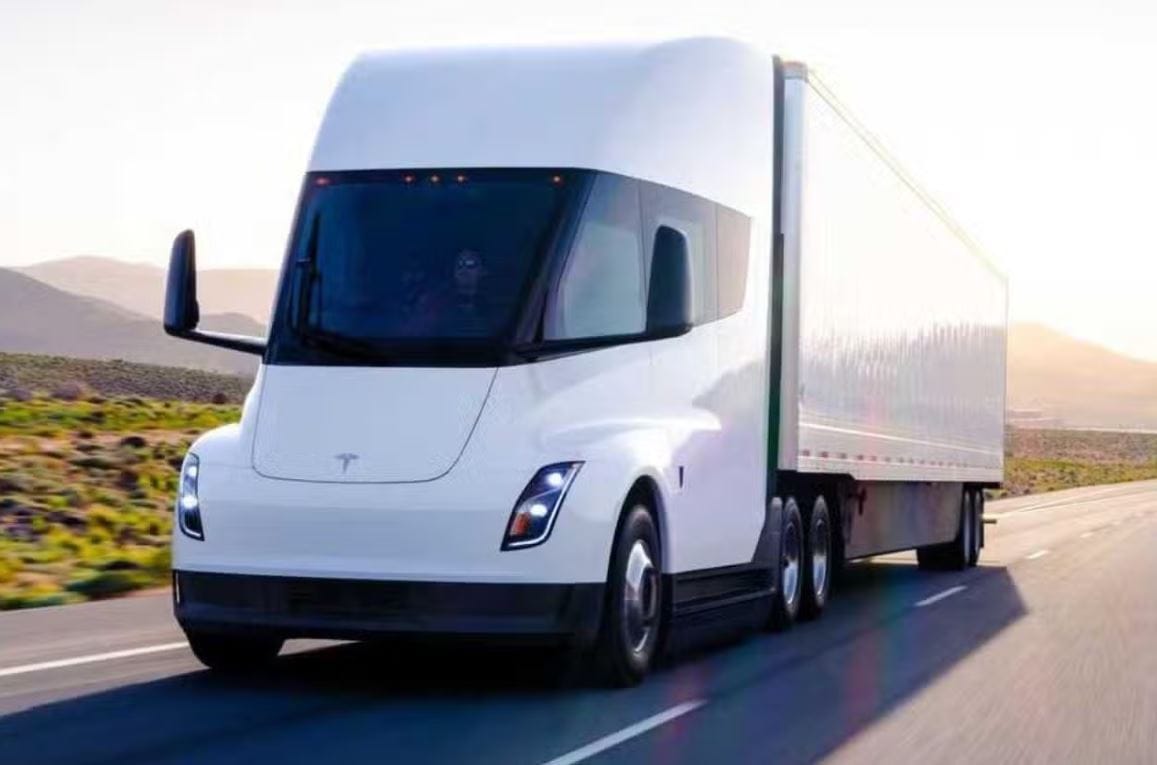 Európában is megjelenik a Tesla villanykamionja