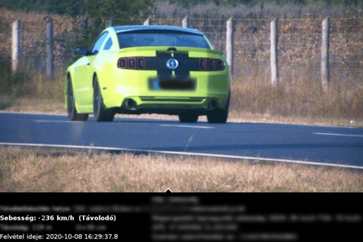 Kamu, hogy 236-tal ment a Mustang, meghamisított képet közölhetett a rendőrség