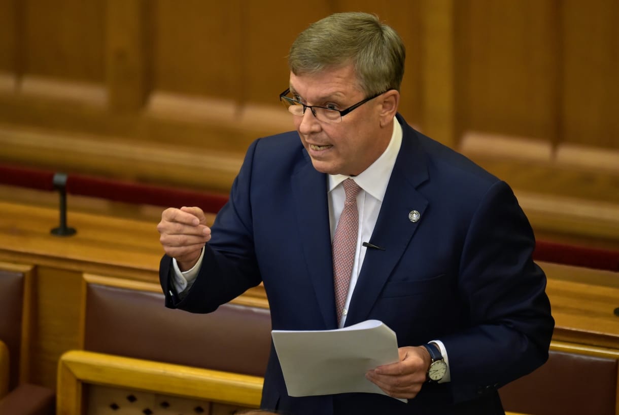 Matolcsy jelképes hidat építene Kínáig