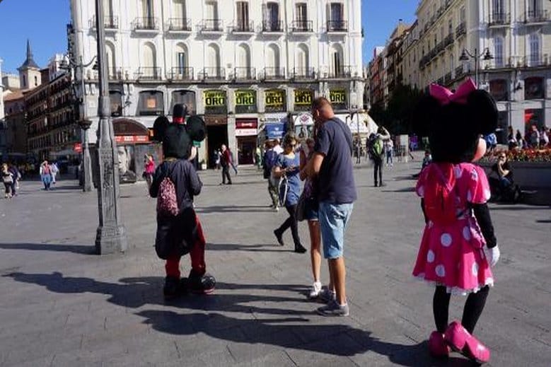 Óvakodjon Minnie egértől Madridban, ha szüksége van a pénztárcájára!
