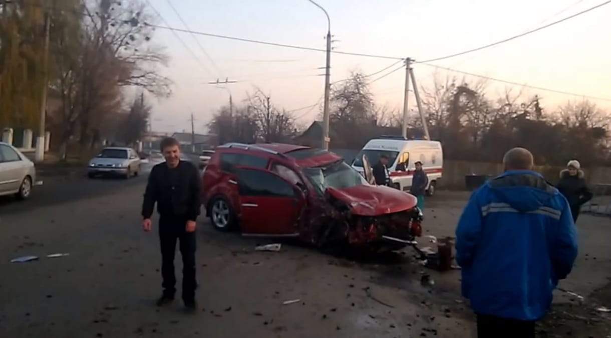 Lezúzta a Mitsubishit, majd randalírozott a részeg ukrán sofőr – videó