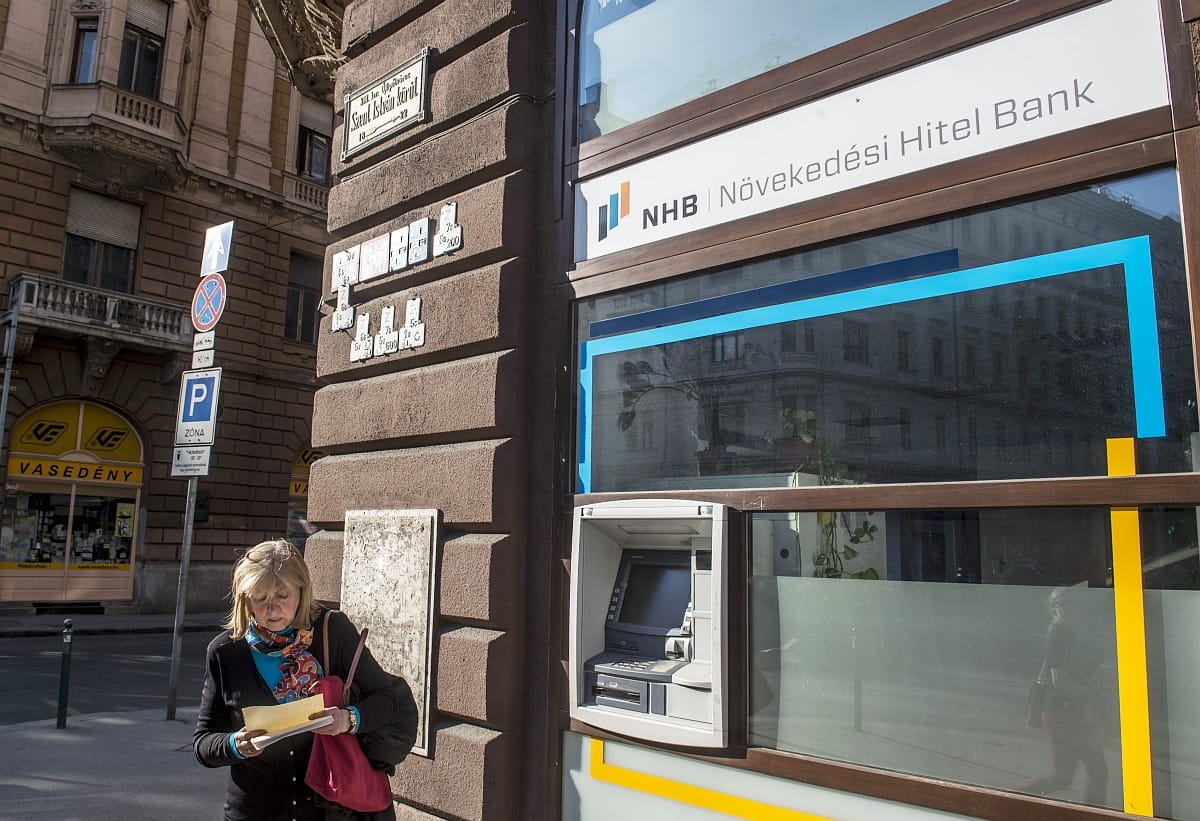 Milliárdokat fizet a betéteseknek Matolcsy György unokatestvérének bankja miatt a betétbiztosítási alap
