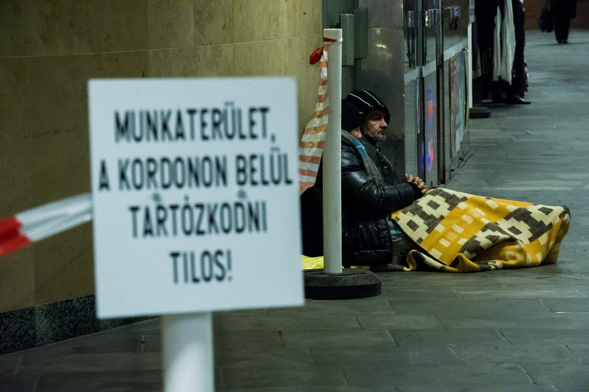 Ab: A hajléktalanok tarthatják a holmijukat az utcán
