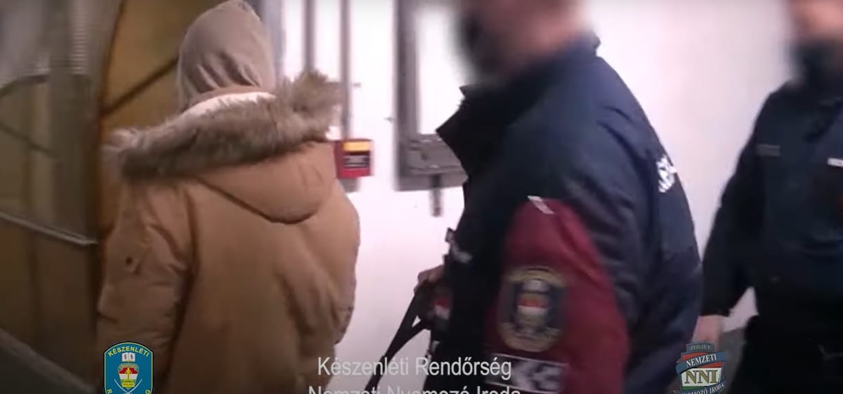 Állást kínált, tizenévesektől is intim fotókat kért egy budapesti férfi