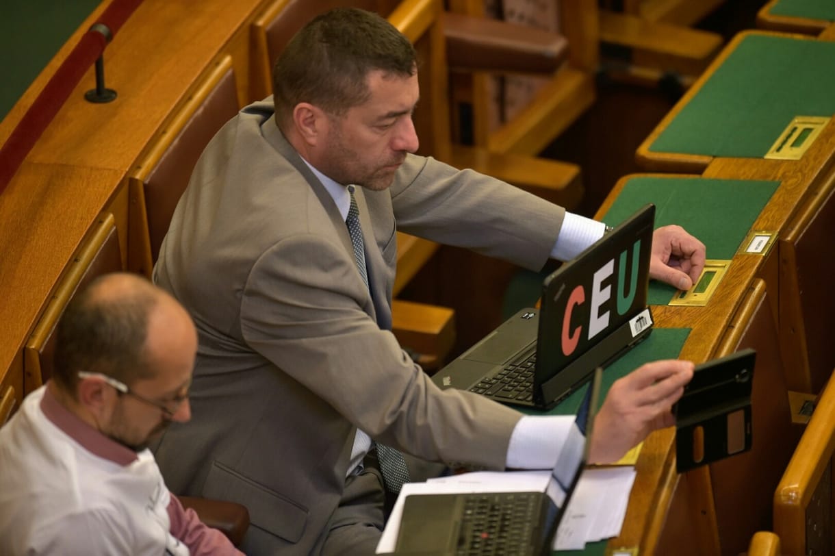 Megszavazták a CEU-t ellehetetlenítő törvényt