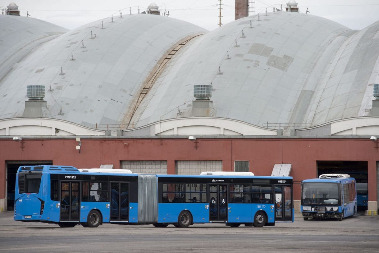 Feltételeket szab a kétévesen leselejtezett buszokat gyártó, Mészáros Lőrinc bankjának tartozó gyártó