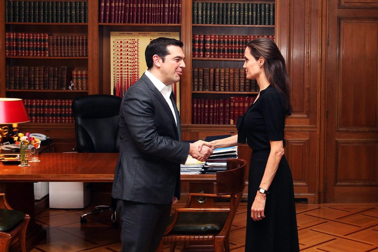 Fotók: Angelina Jolie meglátogatta a görög menekülteket