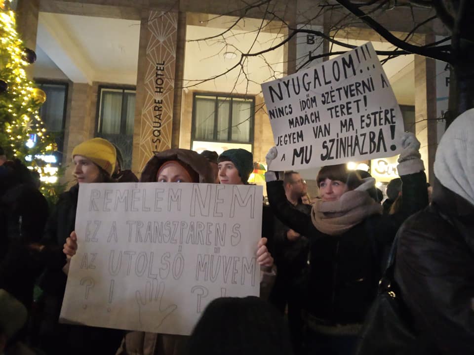 A kormány elkezdte megtömni az erdélyi színházak zsebeit