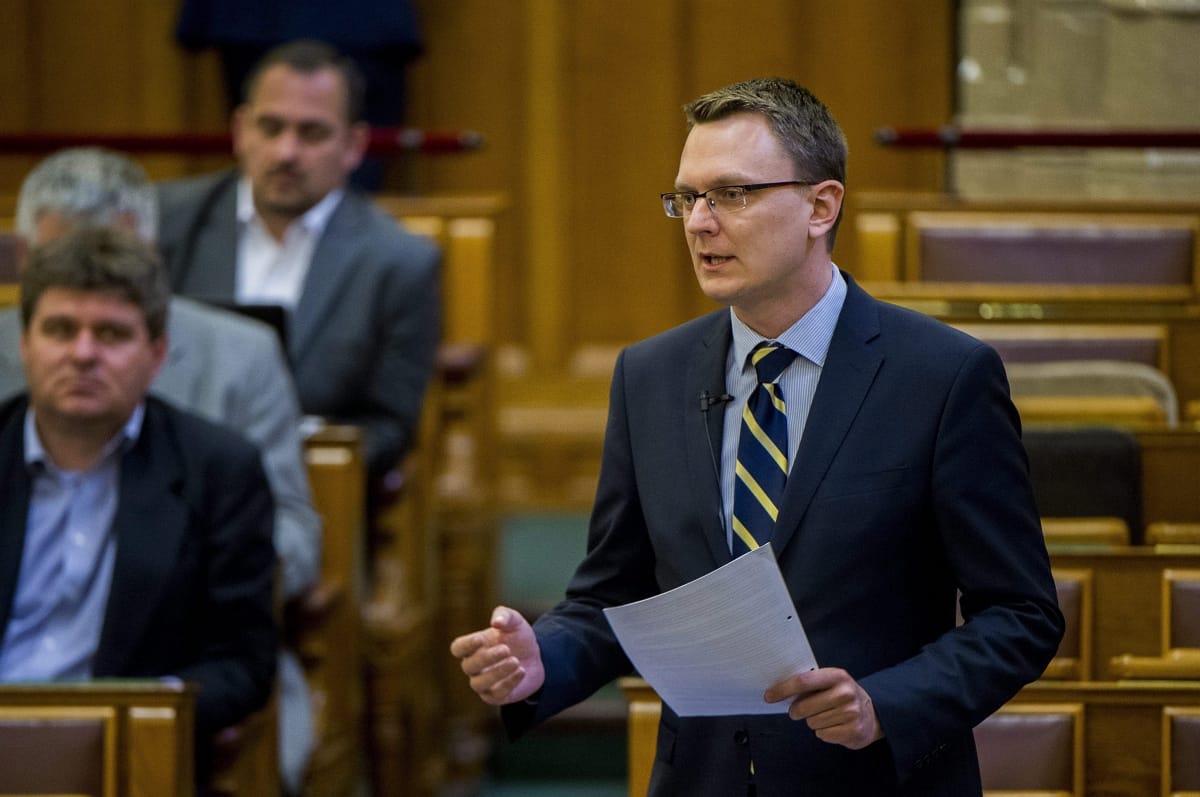 Rétvári: Februárban már több pénzhez jutnak az orvosok és ápolók