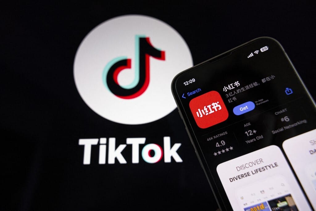 TikTok-háború: a legfelsőbb bíróság betiltja, Trump mentené, közben az amerikai felhasználók már a Vörös könyvecske oldalain borulnak a kínai kémek nyakába