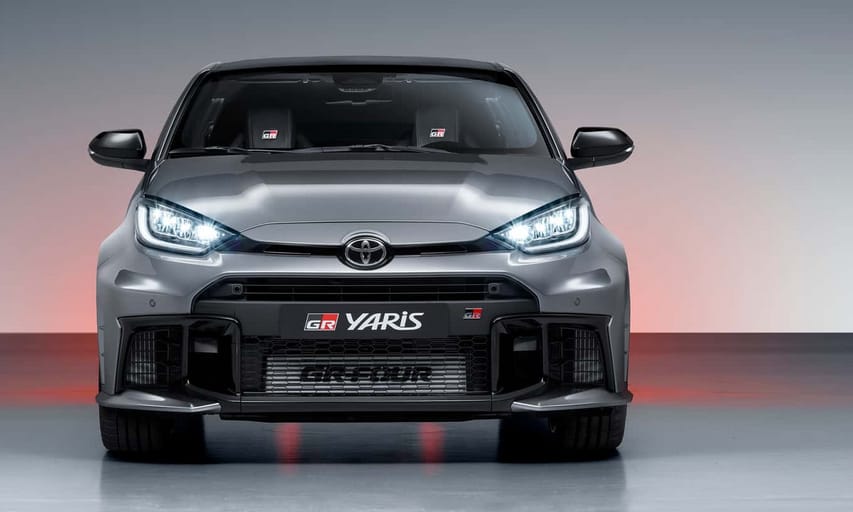 Kapaszkodjon: 22 millió forintos őrült kisautót hozott Magyarországra a Toyota