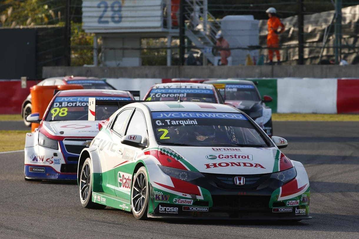 WTCC: Megtáltosodtak a gyári Hondák, Michelisz a 4. helyen