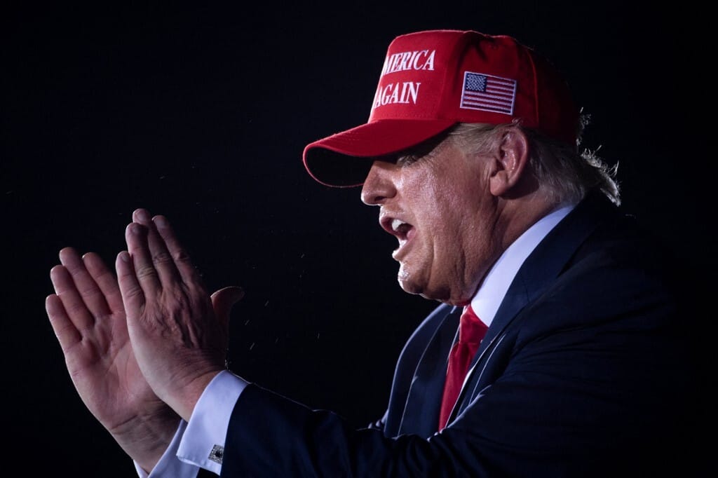 Trump szerint Kamala Harris „mentálisan sérült” és „értelmi fogyatékos”