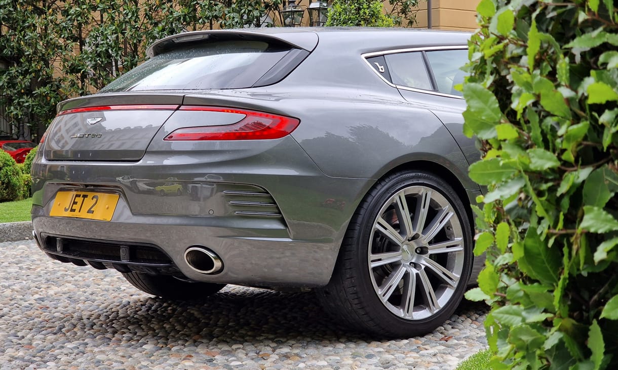 Eladó az általunk alaposan körbefotózott egyedi Aston Martin kombi