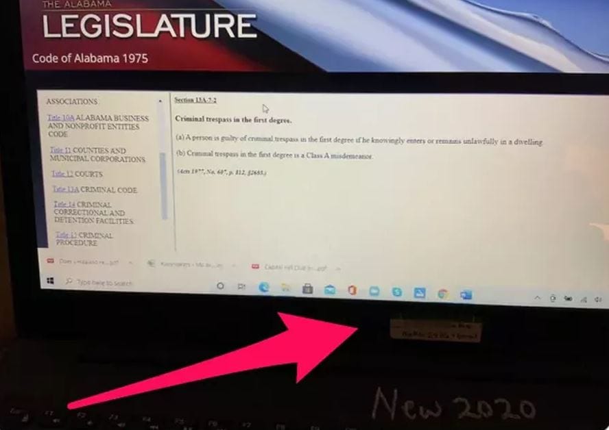 Nem volt okos az amerikai képviselő, aki a jelszavával együtt rakott ki egy fotót a netre