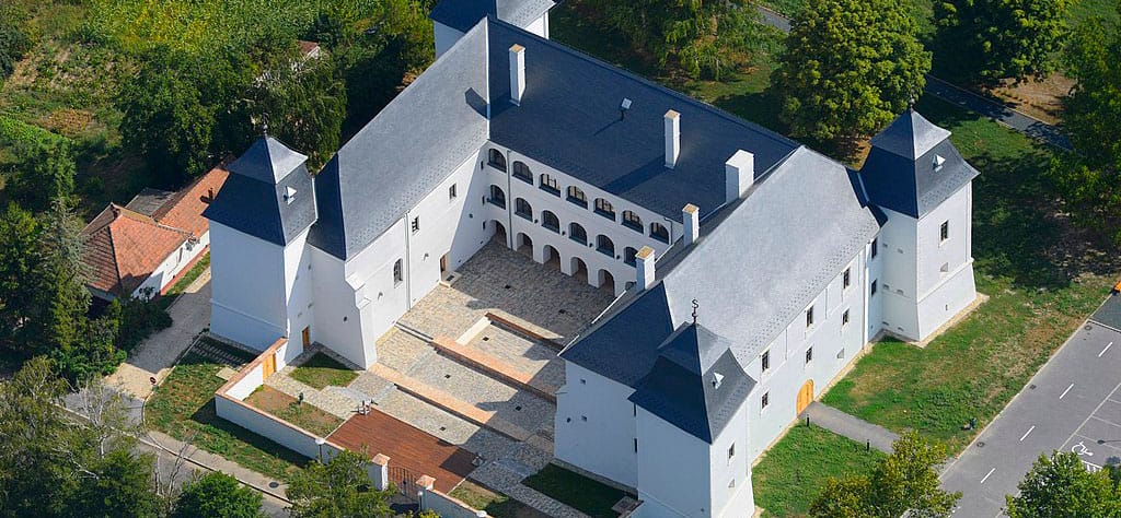 Az egervári várnak számlázott ki a vállalkozó 40 millió forintot, csak a bútorokat nem szállította ki érte