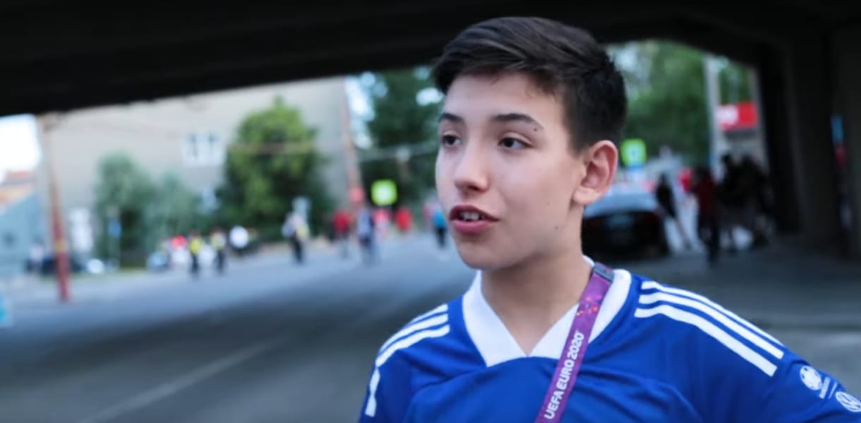 A fiú, aki Ronaldóéknak vihette be a labdát a Puskásban