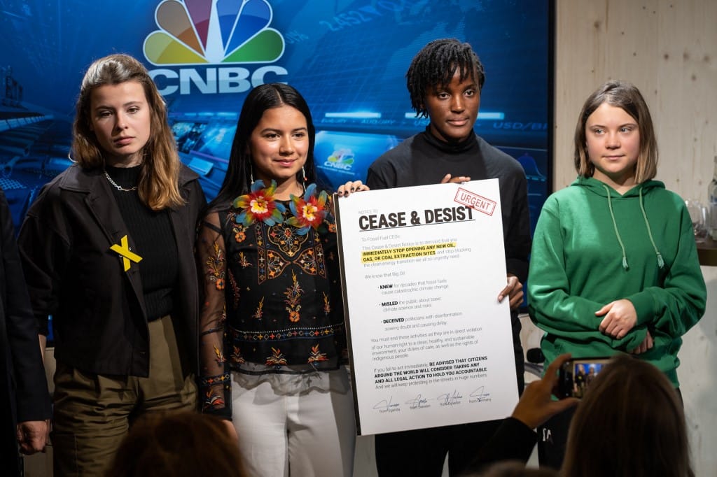 Elment Greta Thunberg Davosba, majd teli talppal beleszállt az Emirátusokba