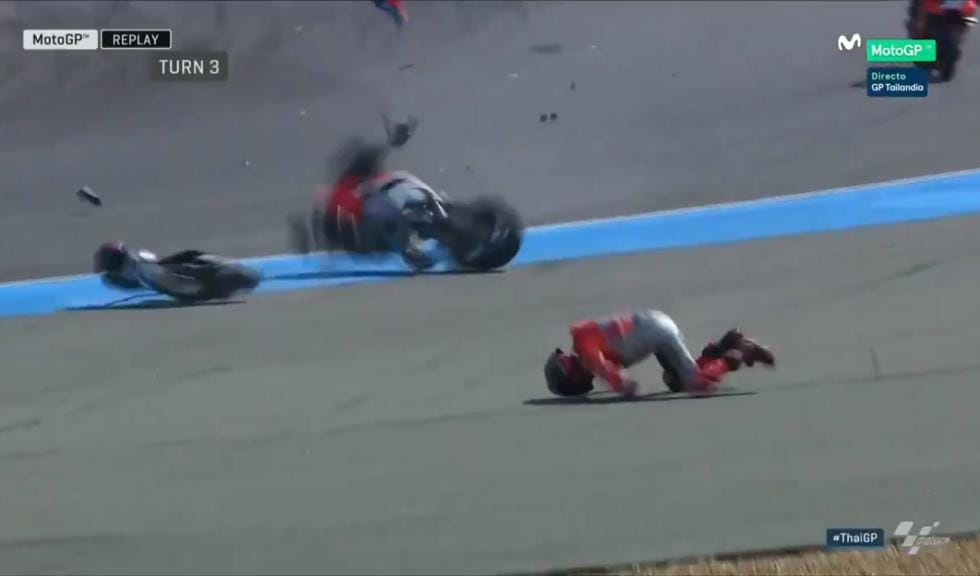 Videó: kettészakadt motorral ért földet a MotoGP-s versenyző