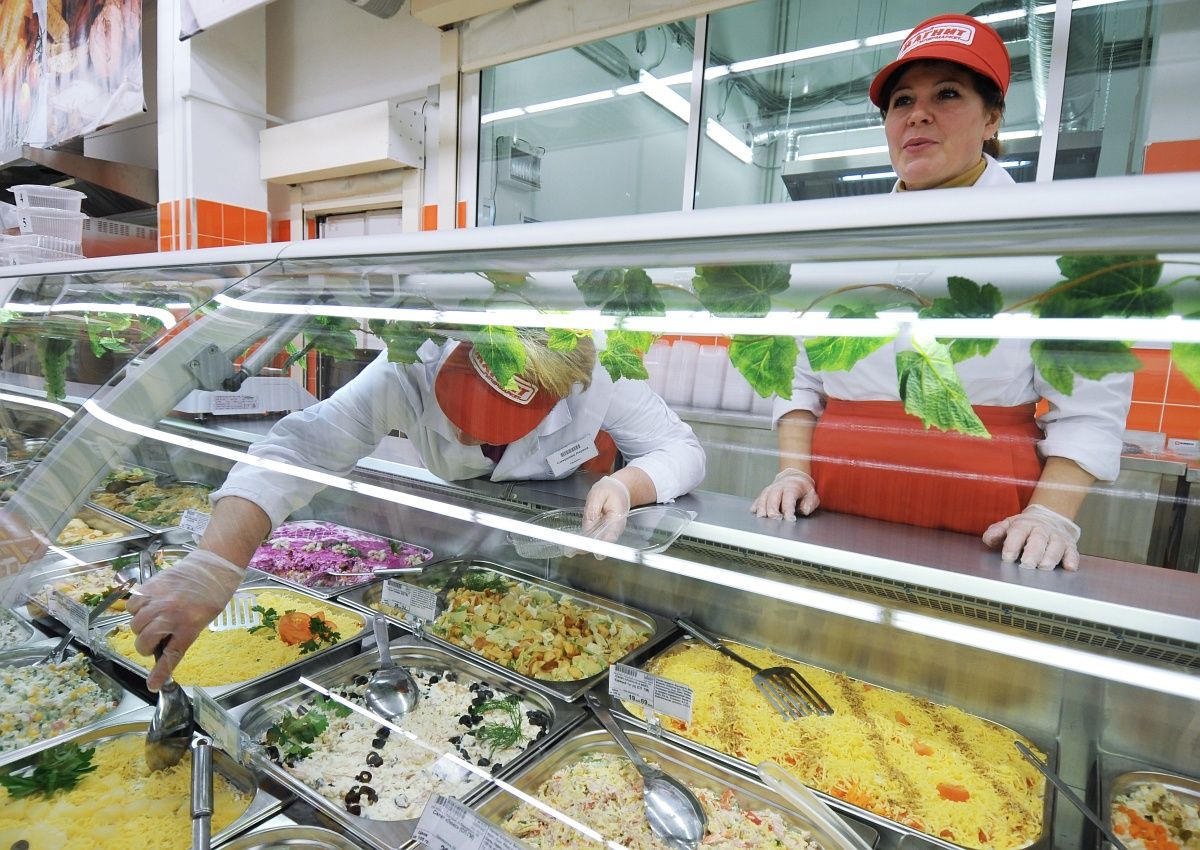 Egyelőre lemondhatnak a vasárnapi bérpótlékról a bolti dolgozók