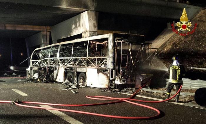 Magyar diákok haltak meg egy olaszországi buszbalesetben