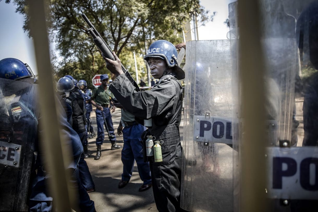 A kétharmad ellen tüntető tömegbe lőtt a katonaság Zimbabwéban