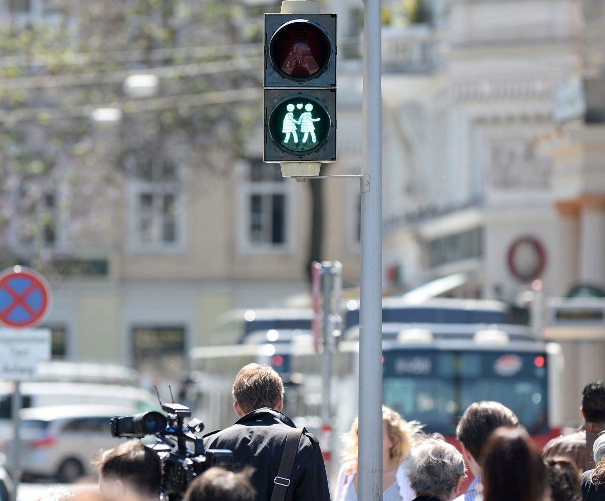 Bécsben a jelzőlámpák is toleránsak már – fotók