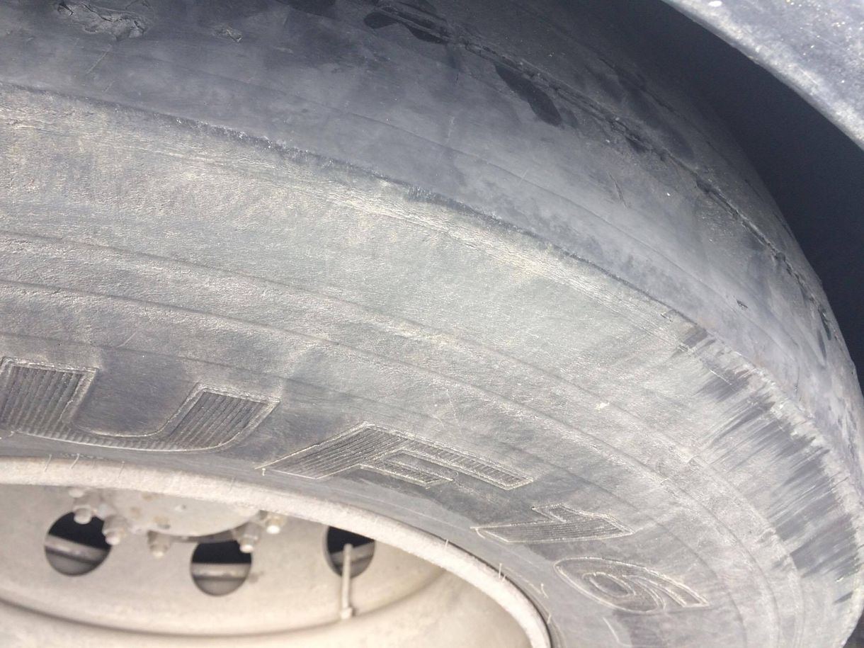 Tükörsima kerekű busszal vitték volna kirándulni a kisdiákokat Visegrádra – fotó