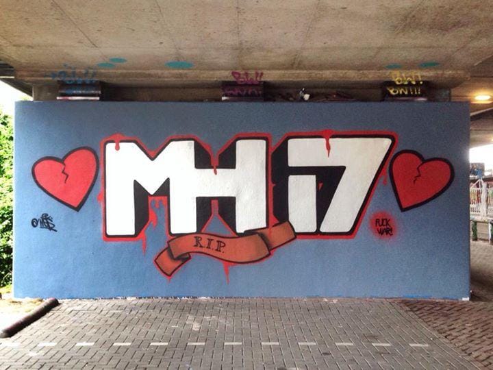 Fotó: Autópályás graffitivel emlékeznek a maláj gép utasaira