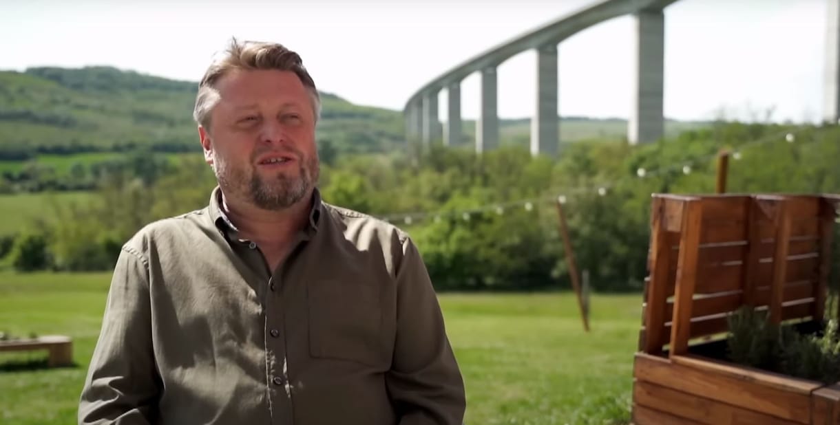ALS betegsége miatt a tulajdonos bezárja a kőröshegyi Völgyhíd Konyha & Rét éttermet