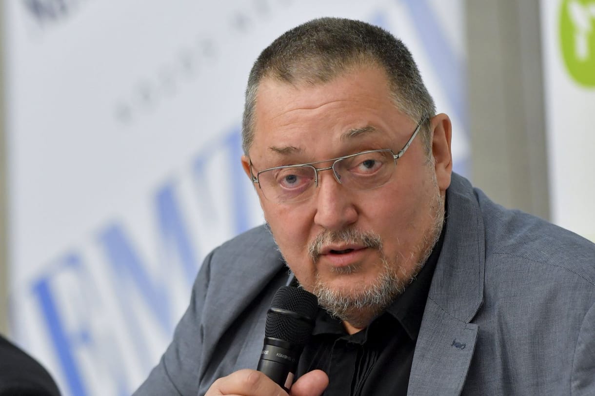 Vidnyánszky Attila szerint az, hogy SZFE-hallgatók elhatárolódnak tőle, mutatja, hogy jól dolgozik