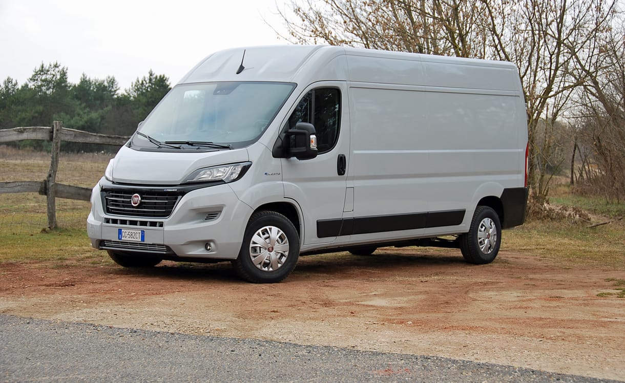 Sorra jönnek a néma furgonok, mint a Fiat e-Ducato